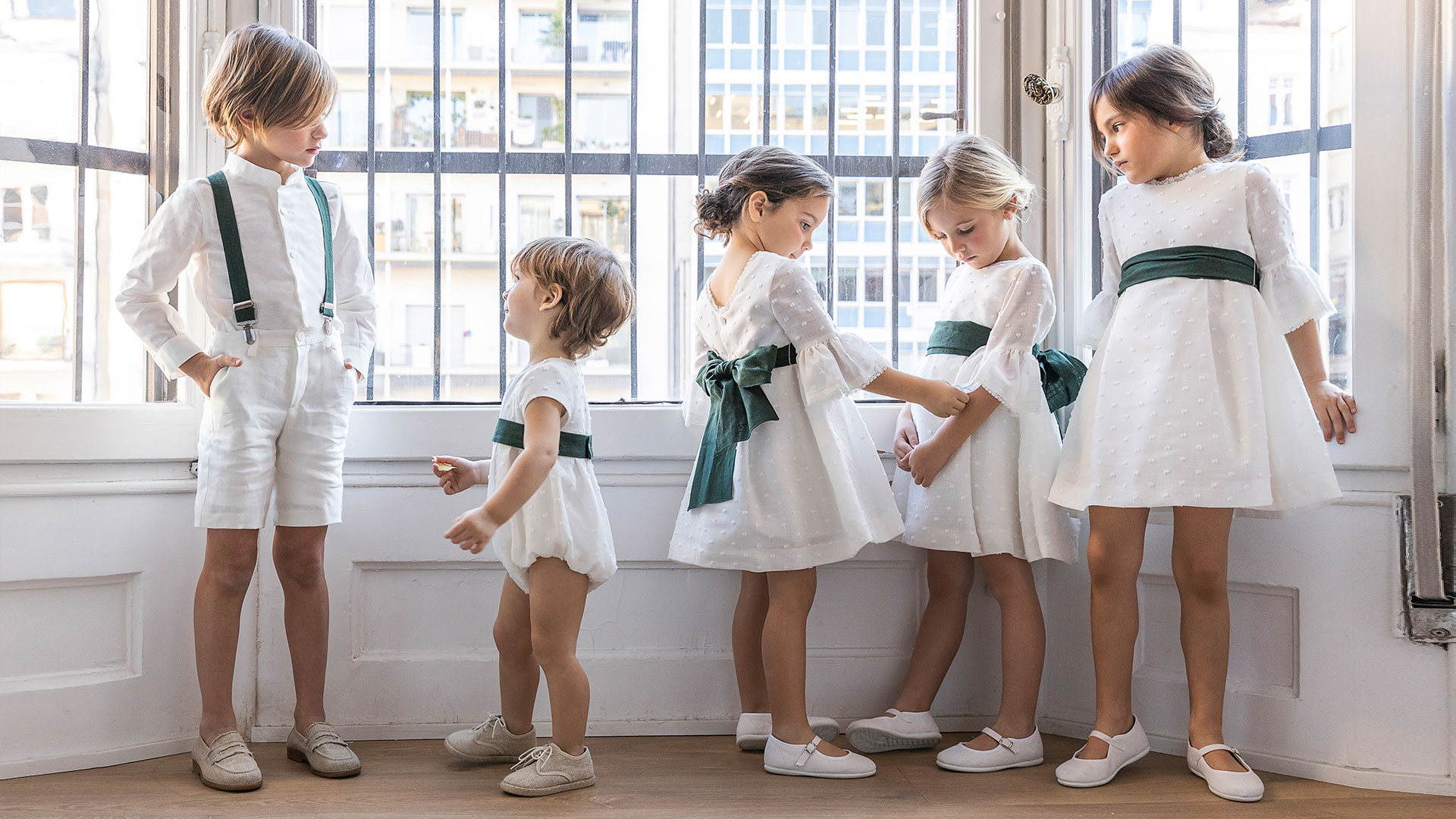 Niño y niña vestidos fashion iguales